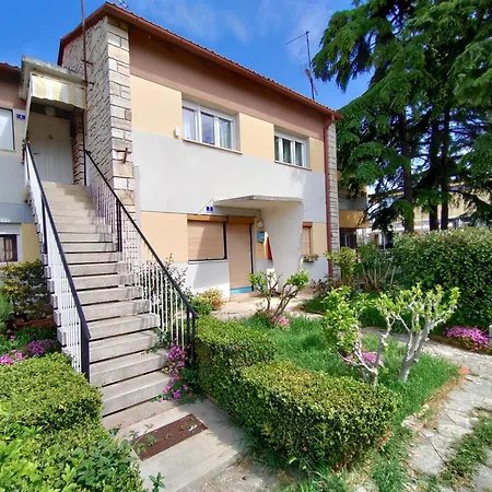 Apartment Alma *